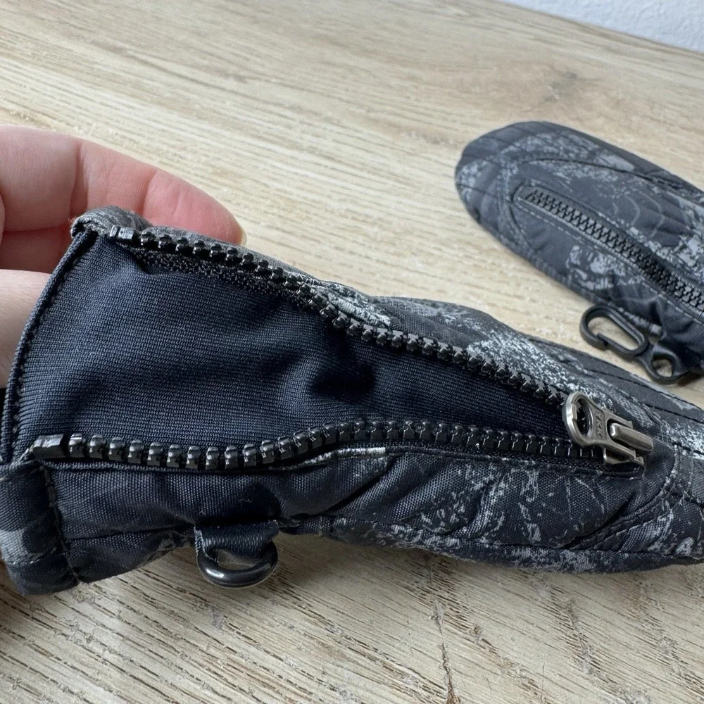 Columbia Baby Boy's Black & Gray‎ Winter Mitts Infant One Size Zipper No Thumbs